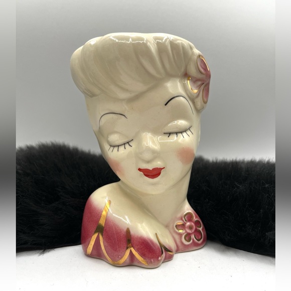 Vintage Glamour Girl Head Vase Wall Pocket / Flower Vase Burgundy ￼ - Picture 5 of 12